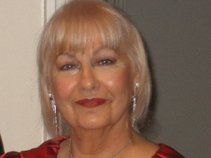 Phyllis Lynch and Friends Live Music