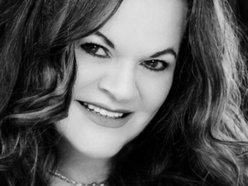 Constantina La Fontaine / Singer / Songwriter