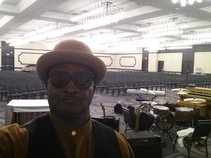 Bruce McGhee & 2ekond Kreation
