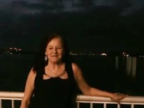 Debi Lynn Phillips - Sings Soul, R&B, Jazz & Blues - Independent Artist / Singer Songwriter