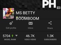 👑D-NyCe AKA MSBETTYBOOMBOOM👑