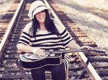 Kat Klampette    Singer/Songwriter