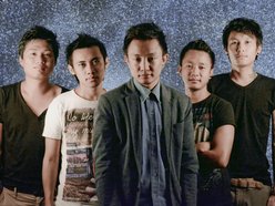 Alobo Naga & The Band