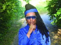 DONNA MAKEDA