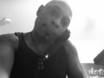 DJ Eric Elawn "THE MIND FREAK OF MUSIC"