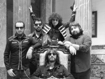 THE BUZZOS
