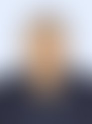 Dan social headshot light blue bknd