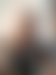 785