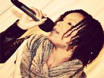 MoyMoy Artist