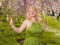 Niki Luparelli and the Gold Diggers