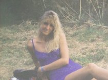 Robynne W