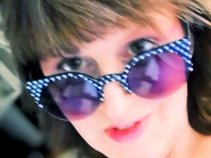 Eva Dowd  International