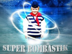 Super Bombastik