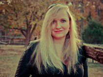 Kat Caswell- Lead Vocalist