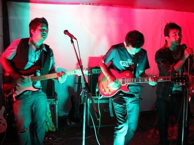 Frisky pints photo