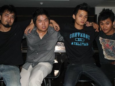 Frisky pints photo