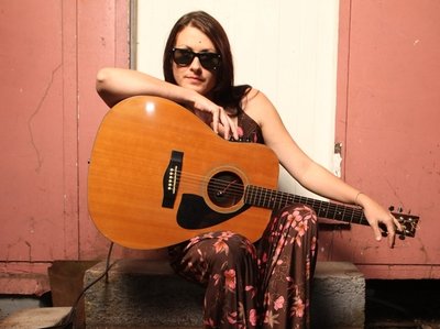 Photo shoot with the little Pink House - Magnetic Island