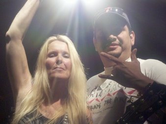 Opening up for Lita Ford at Jaxx. Lita and Steve.