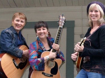 Linda, Joan and Trish on tour in Oregon