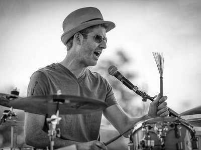 Doug belts one out @ The CT Wine Fest, 7/30/12