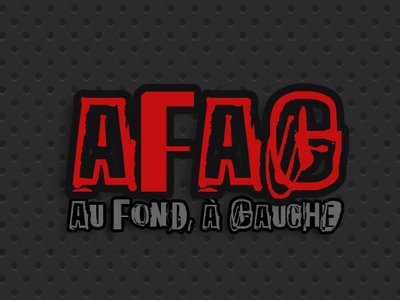 Au fond, à gauche photo