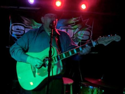 Playing the Fender Elvis Kingman