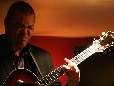 Vernon Fuller at Audlem Festival with Twin Frets