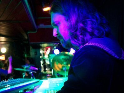 Erlend on keys, live 2012