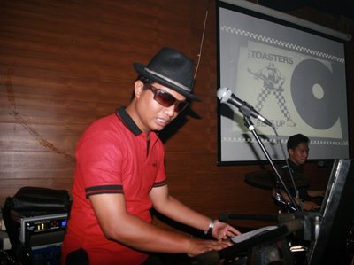 Yoga)Skalie live at Maitrin lounge 27-09-2012 opening act of The Toasters Live in jakarta, Indonesia