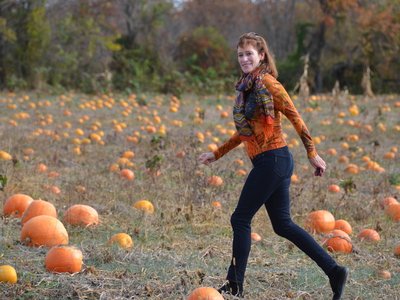 red and orange foliage, crisp fall day, pumpkin field......happy me!