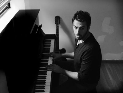 Ari Hest photo