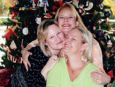 Patty on L, with sisters Joan and Sue