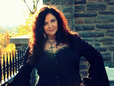 Kelly Kirschke-Lead Vocals/Percussion