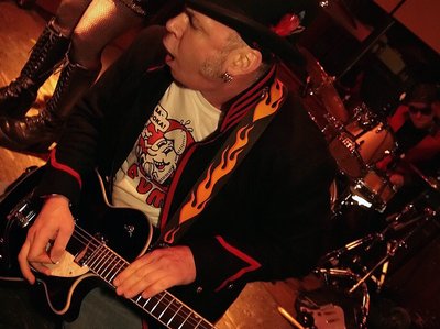 Bullethead with black Gretsch again.