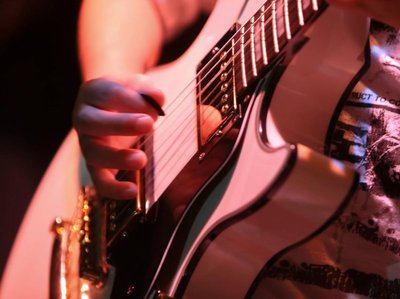 Proudly endorsed by Samick Greg Bennett designed guitars
