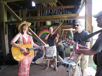 Pre-show barn rehearsal @ Farmjammalamma