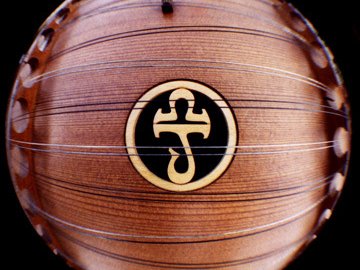 Janover's hammered dulcimer with custom logo inlay