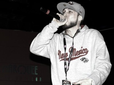 Zaze performing at Ill Bill and Vinnie Paz