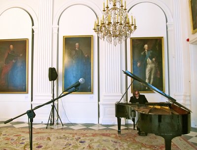 Chris Rafael Wnuk in the White Hall of the Wilanow Palace Museum