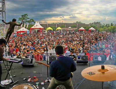 Live at MariBerdanska7 Bandung, west Java Indonesia, 17 February 2013