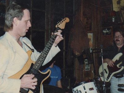 Performing w/ the Illusions at Broadway Oyster Bar back in '89.