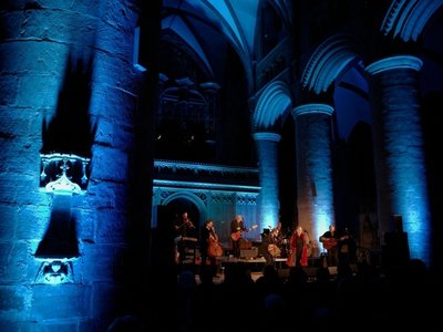 Oysterband & June Tabor - Gloucester Cathedral (Alan Cole http://www.musicfestivalphotos.co.uk/)