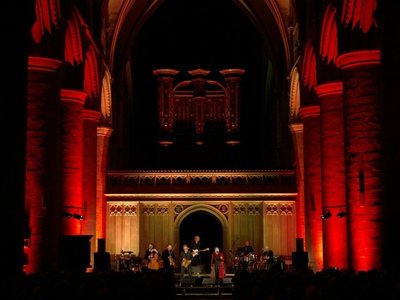 Oysterband & June Tabor - Gloucester Cathedral (Alan Cole http://www.musicfestivalphotos.co.uk/)