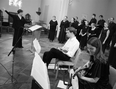 Hafdis Bjarnadottir electric guitar, Ragnar Emilsson mandolin and Hljomeyki Chamber Choir.