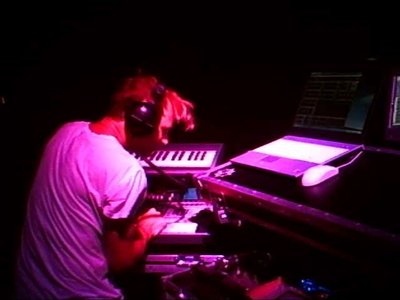 NUDE live
