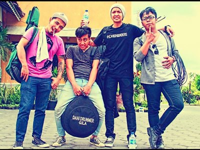 The Doel's Profile Band