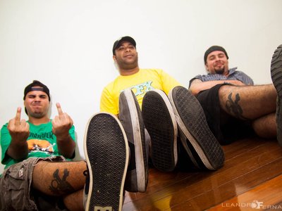 Macacos Me Mordam photo