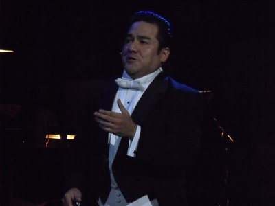 Tenor Gabriel Gonzalez photo