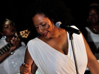 Lauren White at The Carlyle Club