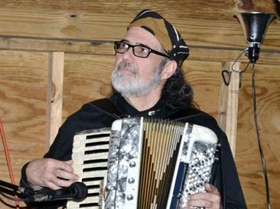 2013: Doug with Tupelo Honey